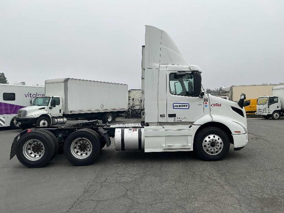 Day Cab Tractor-Heavy Duty Tractors-Volvo-2020-VNR64300-Stockton-CA-555,369\n\t\tmiles-$ 34,750 - Image 8
