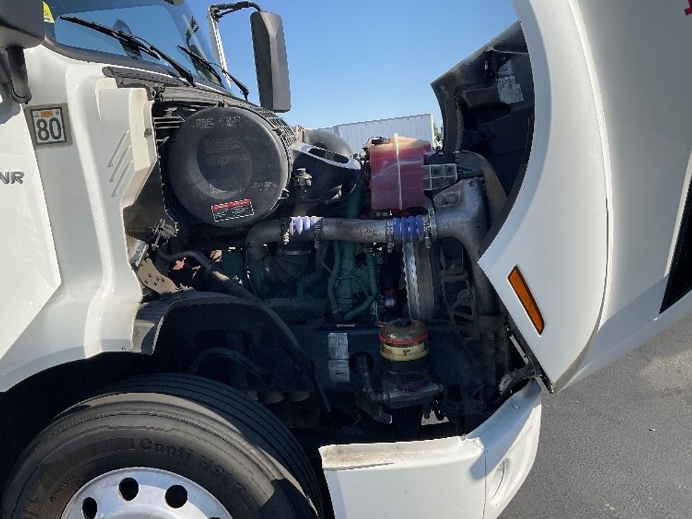 Day Cab Tractor-Heavy Duty Tractors-Volvo-2020-VNR64300-Stockton-CA-571,196\n\t\tmiles-$ 35,000 - Image 15