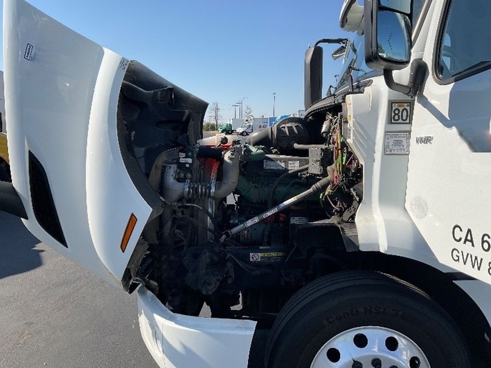 Day Cab Tractor-Heavy Duty Tractors-Volvo-2020-VNR64300-Stockton-CA-571,196\n\t\tmiles-$ 35,000 - Image 16