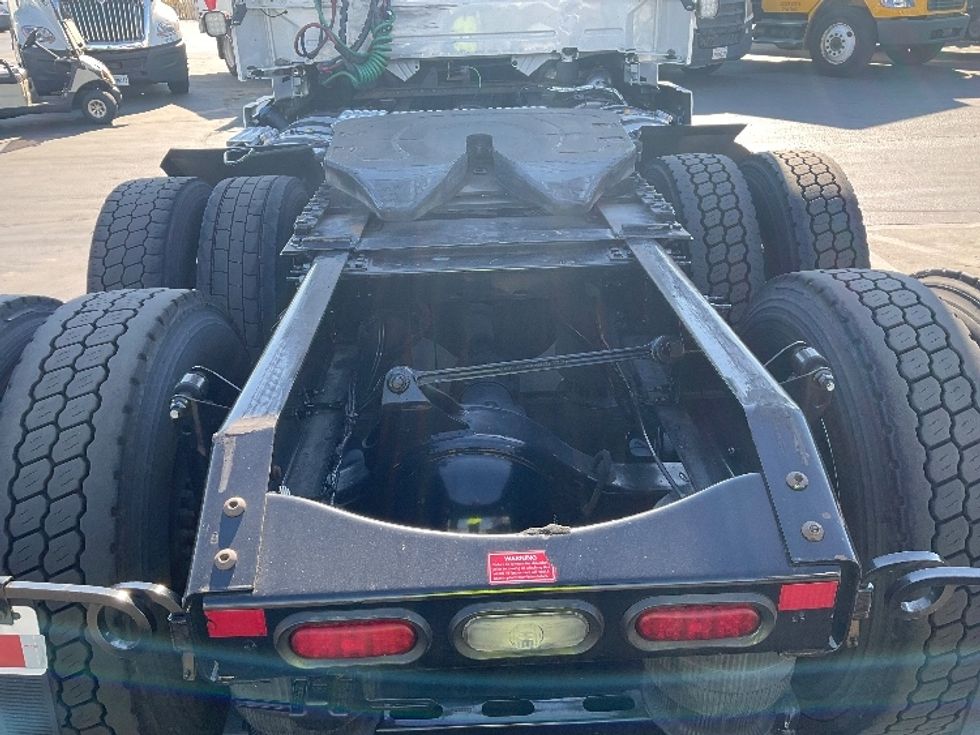 Day Cab Tractor-Heavy Duty Tractors-Volvo-2020-VNR64300-Stockton-CA-571,196\n\t\tmiles-$ 35,000 - Image 6