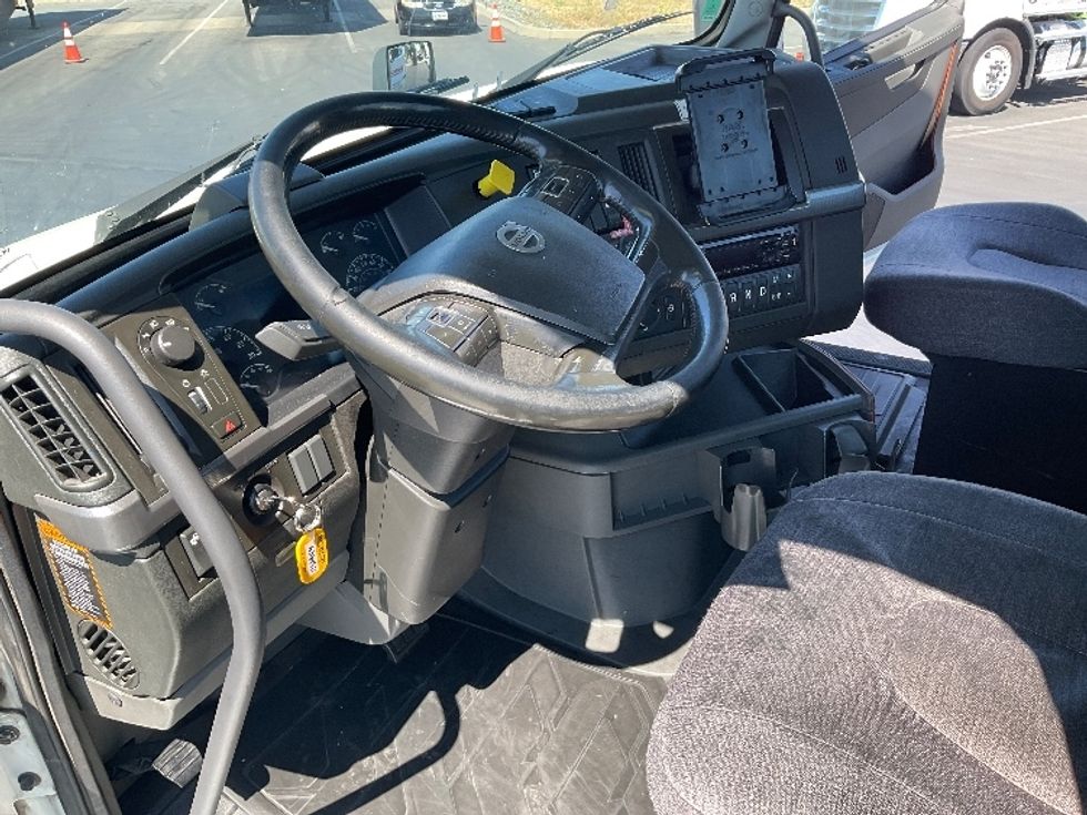 2020 Volvo Truck VNR photo 10