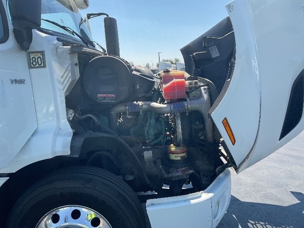 2020 Volvo Truck VNR photo 15