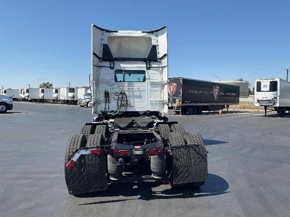 2020 Volvo Truck VNR photo 6