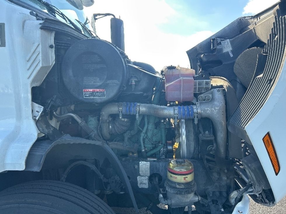 Day Cab Tractor-Heavy Duty Tractors-Volvo-2020-VNR64300-Stockton-CA-591,428\n\t\tmiles-$ 30,250 - Image 15