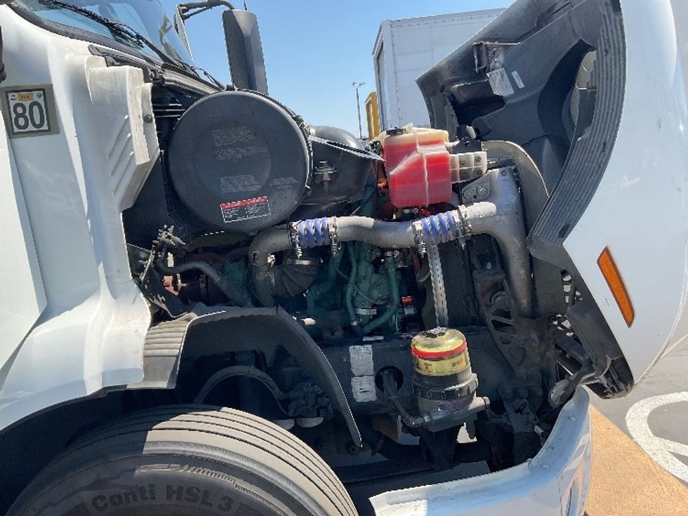 Day Cab Tractor-Heavy Duty Tractors-Volvo-2020-VNR64300-Stockton-CA-616,488\n\t\tmiles-$ 31,000 - Image 15