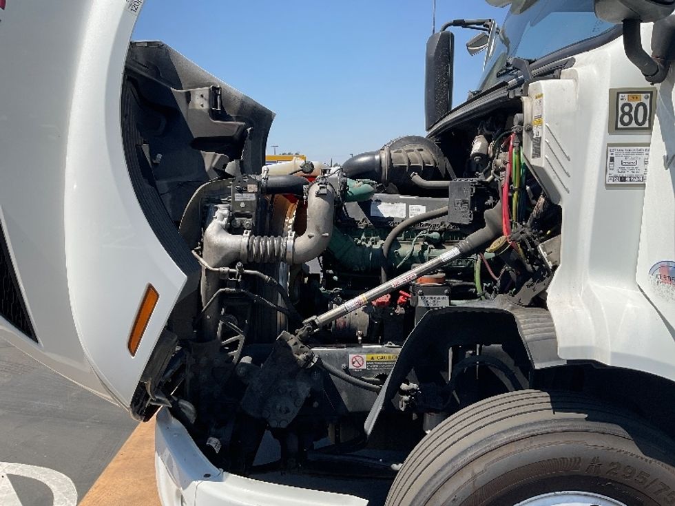 Day Cab Tractor-Heavy Duty Tractors-Volvo-2020-VNR64300-Stockton-CA-616,488\n\t\tmiles-$ 31,000 - Image 16