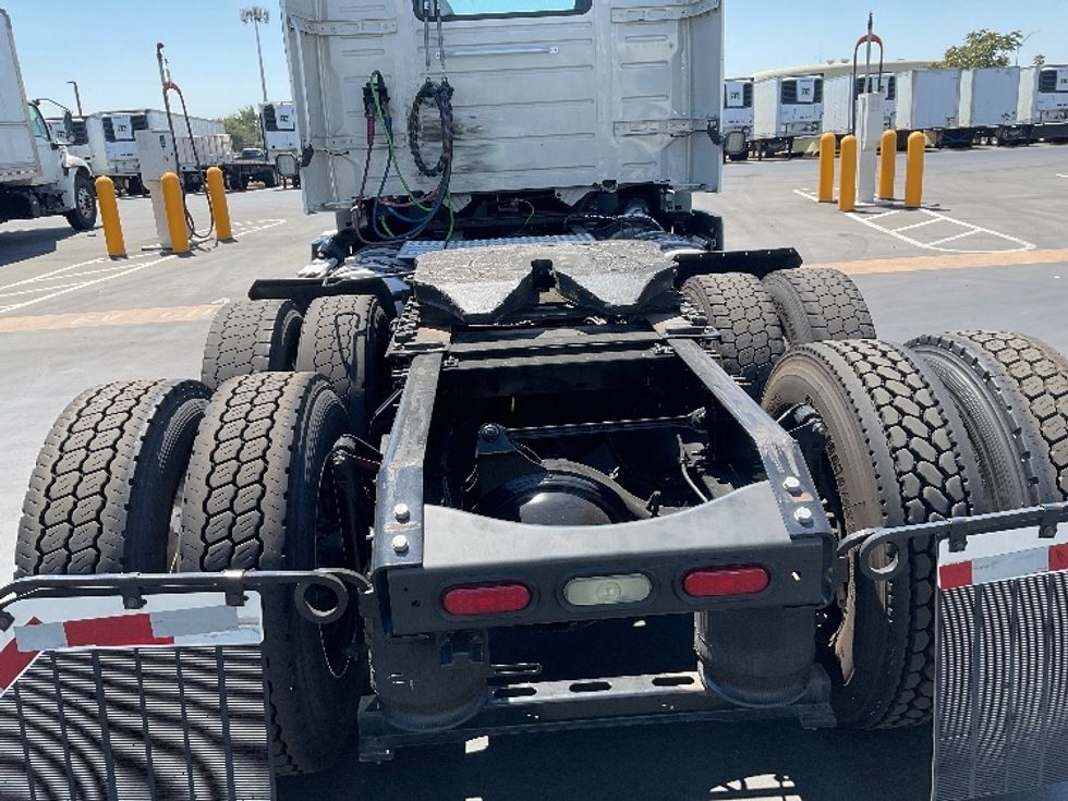 Day Cab Tractor-Heavy Duty Tractors-Volvo-2020-VNR64300-Stockton-CA-616,488\n\t\tmiles-$ 31,000 - Image 6