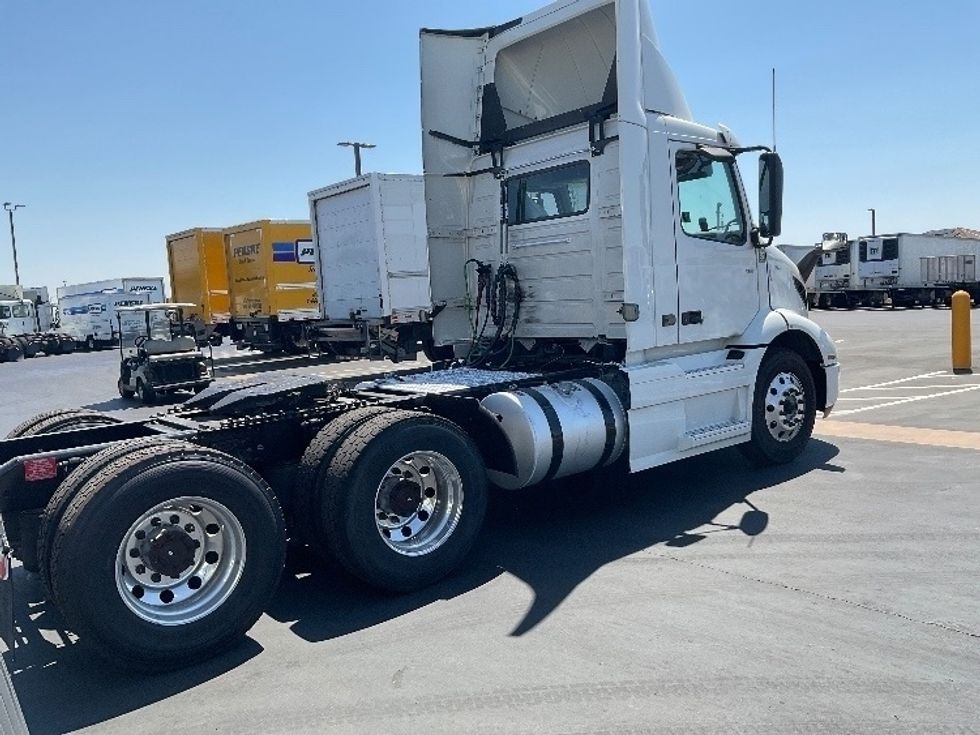 Day Cab Tractor-Heavy Duty Tractors-Volvo-2020-VNR64300-Stockton-CA-616,488\n\t\tmiles-$ 31,000 - Image 7