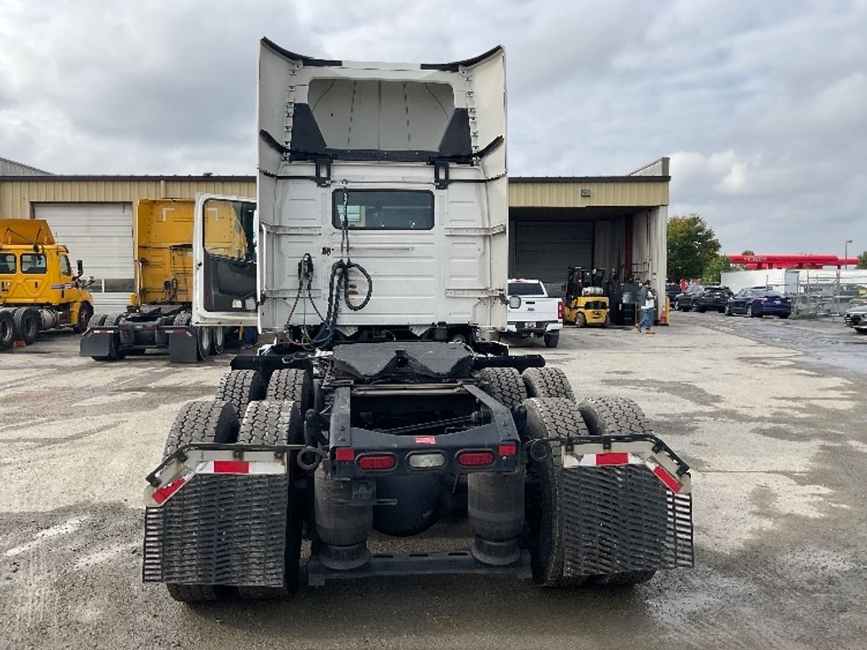Day Cab Tractor-Heavy Duty Tractors-Volvo-2020-VNR64300-Swedesboro-NJ-470,720\n\t\tmiles-$ 37,500 - Image 17