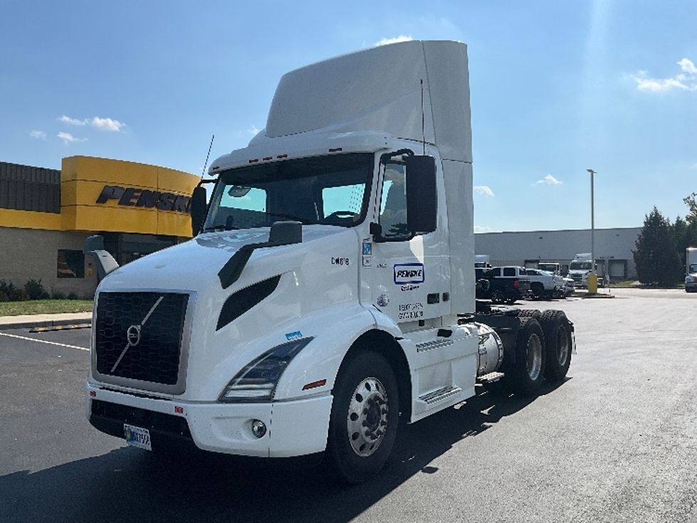 Day Cab Tractor-Heavy Duty Tractors-Volvo-2020-VNR64300-Swedesboro-NJ-470,720\n\t\tmiles-$ 37,500 - Image 3