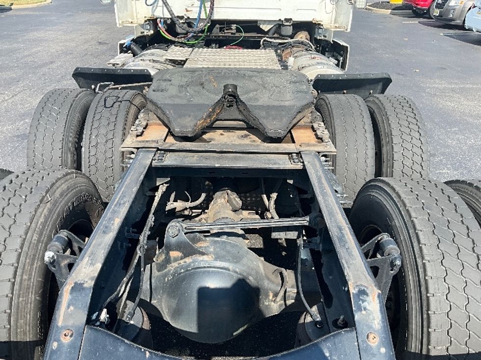 Day Cab Tractor-Heavy Duty Tractors-Volvo-2020-VNR64300-Swedesboro-NJ-470,720\n\t\tmiles-$ 37,500 - Image 6