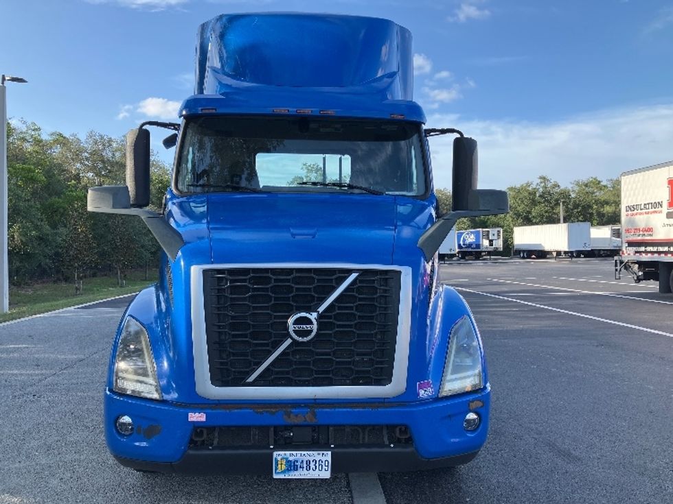 Day Cab Tractor-Heavy Duty Tractors-Volvo-2020-VNR64300-Tampa-FL-323,670\n\t\tmiles-$ 49,000 - Image 2