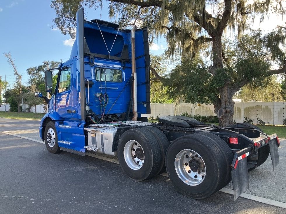 Day Cab Tractor-Heavy Duty Tractors-Volvo-2020-VNR64300-Tampa-FL-323,670\n\t\tmiles-$ 49,000 - Image 5