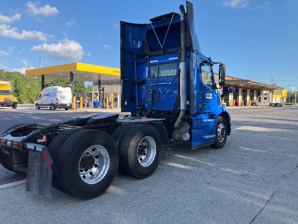 Day Cab Tractor-Heavy Duty Tractors-Volvo-2020-VNR64300-Tampa-FL-323,670\n\t\tmiles-$ 49,000 - Image 7