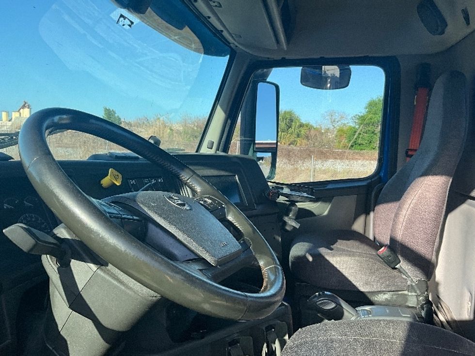Day Cab Tractor-Heavy Duty Tractors-Volvo-2020-VNR64300-Tampa-FL-403,840\n\t\tmiles-$ 44,750 - Image 10