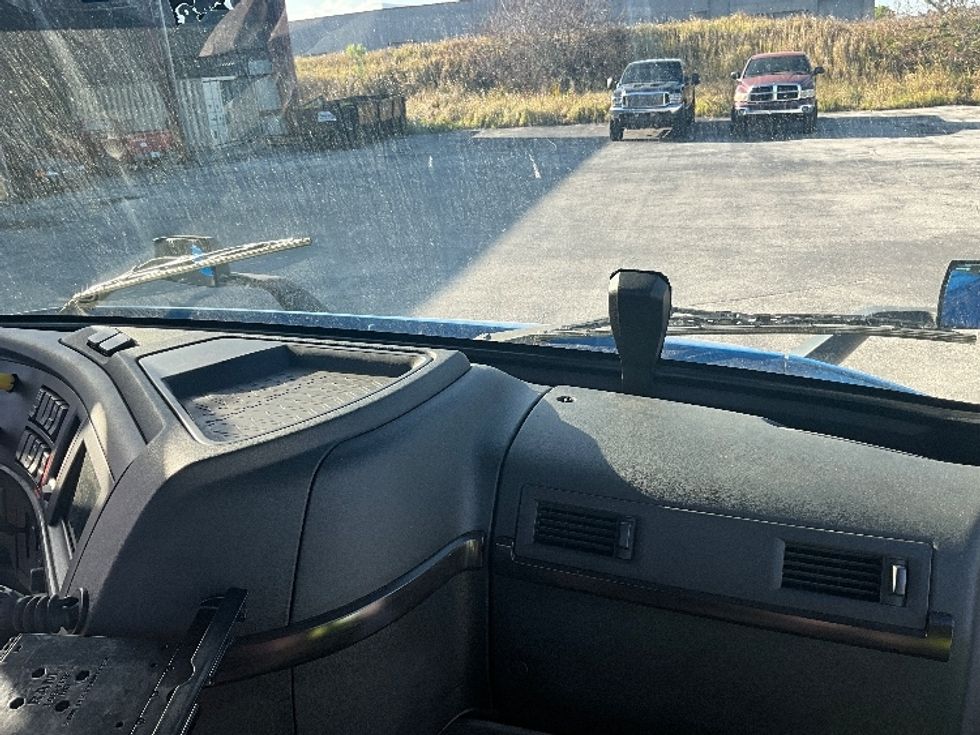 Day Cab Tractor-Heavy Duty Tractors-Volvo-2020-VNR64300-Tampa-FL-403,840\n\t\tmiles-$ 44,750 - Image 13