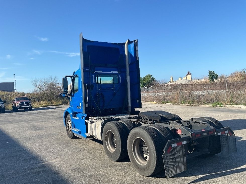 Day Cab Tractor-Heavy Duty Tractors-Volvo-2020-VNR64300-Tampa-FL-403,840\n\t\tmiles-$ 44,750 - Image 5