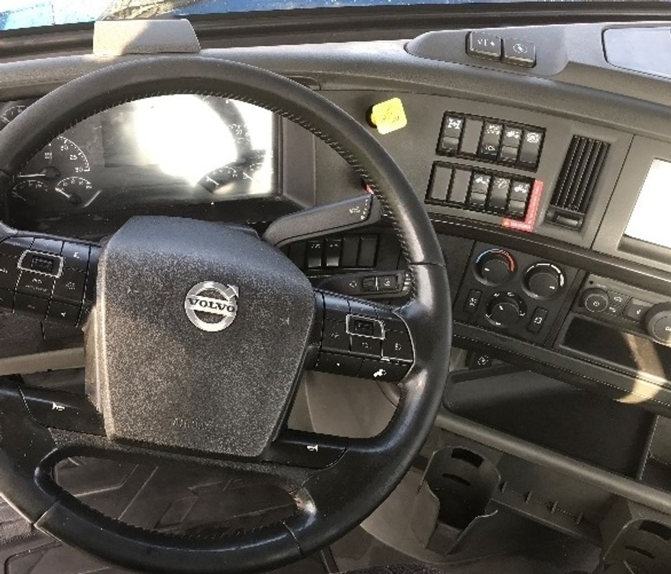Day Cab Tractor-Heavy Duty Tractors-Volvo-2020-VNR64300-Tampa-FL-534,105\n\t\tmiles-$ 35,250 - Image 11