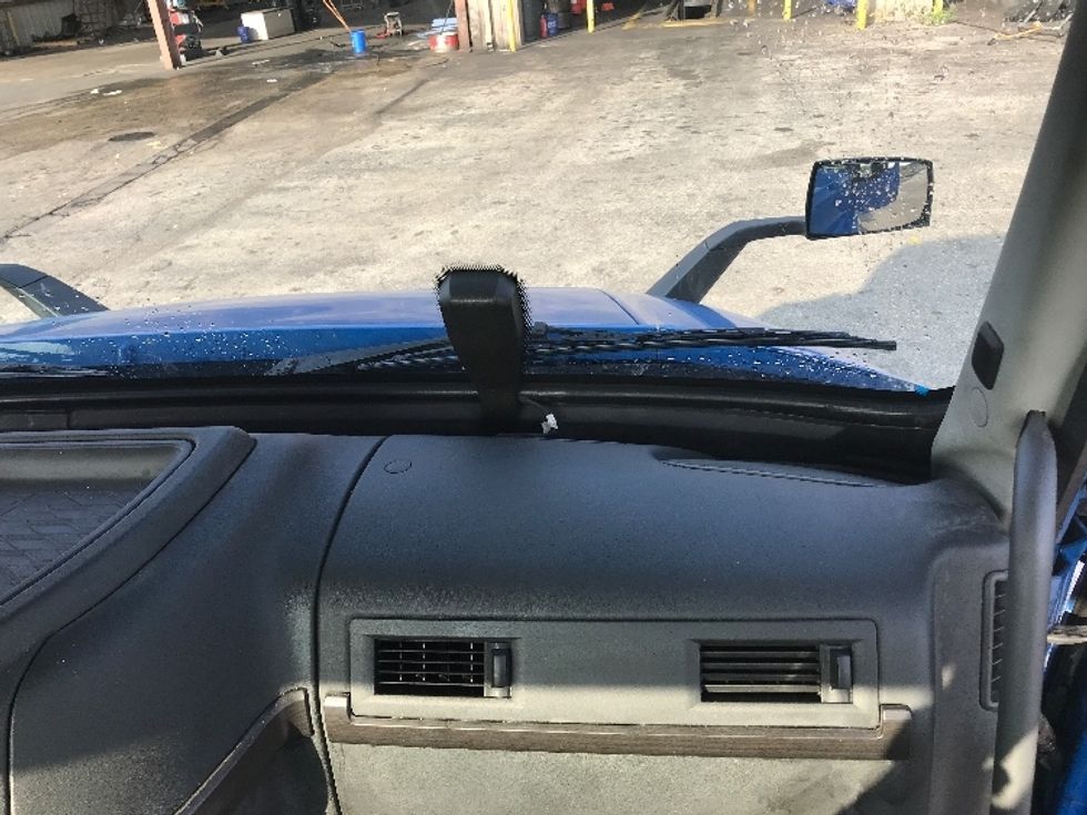 Day Cab Tractor-Heavy Duty Tractors-Volvo-2020-VNR64300-Tampa-FL-534,105\n\t\tmiles-$ 35,250 - Image 13