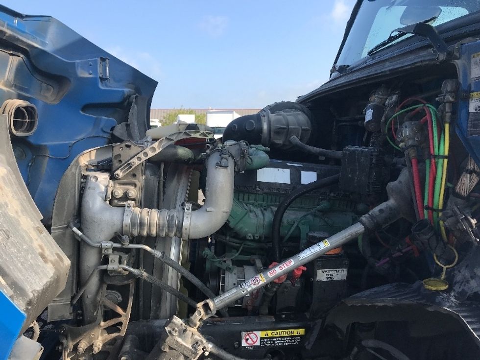 Day Cab Tractor-Heavy Duty Tractors-Volvo-2020-VNR64300-Tampa-FL-534,105\n\t\tmiles-$ 35,250 - Image 16