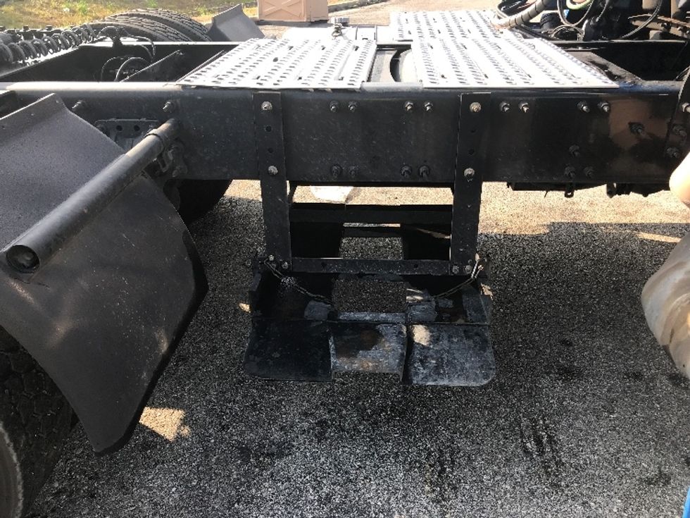 Day Cab Tractor-Heavy Duty Tractors-Volvo-2020-VNR64300-Tampa-FL-534,105\n\t\tmiles-$ 35,250 - Image 17