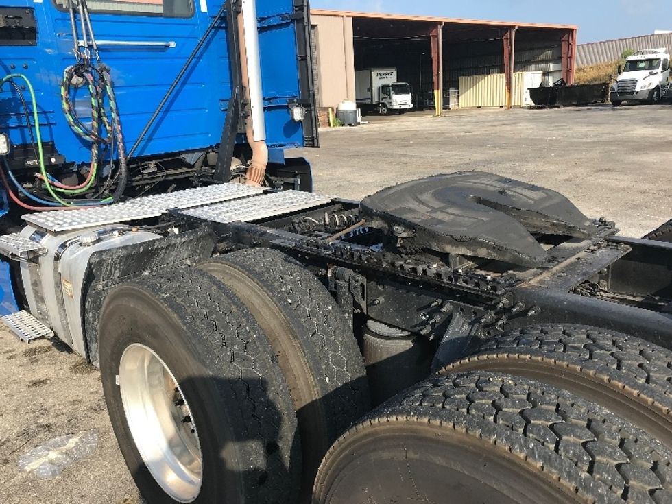 Day Cab Tractor-Heavy Duty Tractors-Volvo-2020-VNR64300-Tampa-FL-534,105\n\t\tmiles-$ 35,250 - Image 18