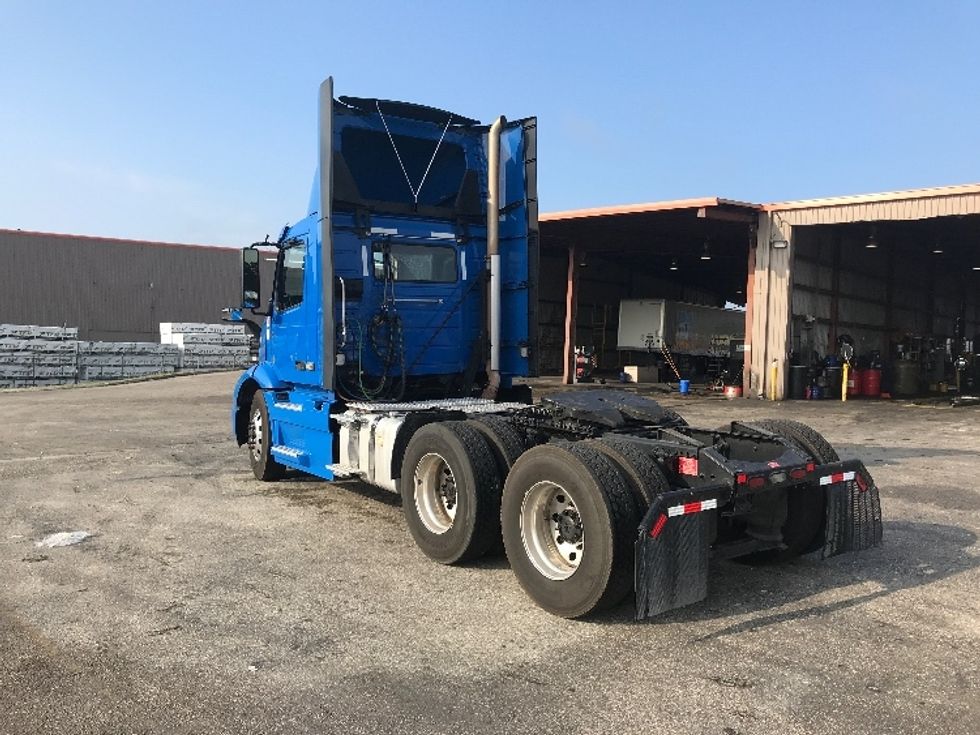 Day Cab Tractor-Heavy Duty Tractors-Volvo-2020-VNR64300-Tampa-FL-534,105\n\t\tmiles-$ 35,250 - Image 5