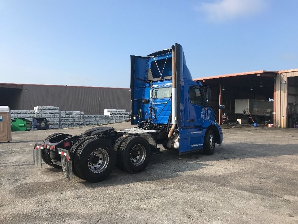 Day Cab Tractor-Heavy Duty Tractors-Volvo-2020-VNR64300-Tampa-FL-534,105\n\t\tmiles-$ 35,250 - Image 7
