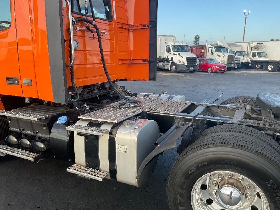 Day Cab Tractor-Heavy Duty Tractors-Volvo-2020-VNR64300-Torrance-CA-202,855\n\t\tmiles-$ 54,750 - Image 18