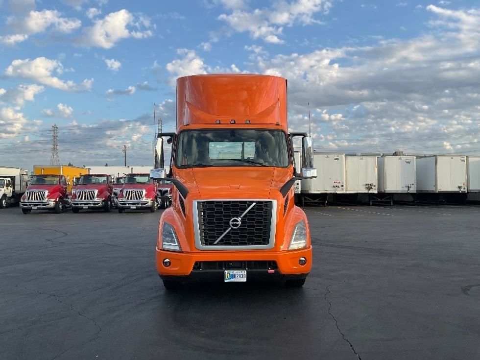 Day Cab Tractor-Heavy Duty Tractors-Volvo-2020-VNR64300-Torrance-CA-202,855\n\t\tmiles-$ 54,750 - Image 2