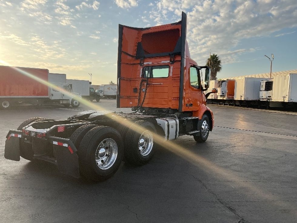 Day Cab Tractor-Heavy Duty Tractors-Volvo-2020-VNR64300-Torrance-CA-202,855\n\t\tmiles-$ 54,750 - Image 7