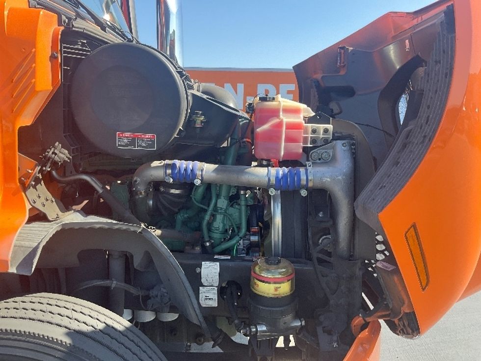 Day Cab Tractor-Heavy Duty Tractors-Volvo-2020-VNR64300-Torrance-CA-261,225\n\t\tmiles-$ 50,750 - Image 15