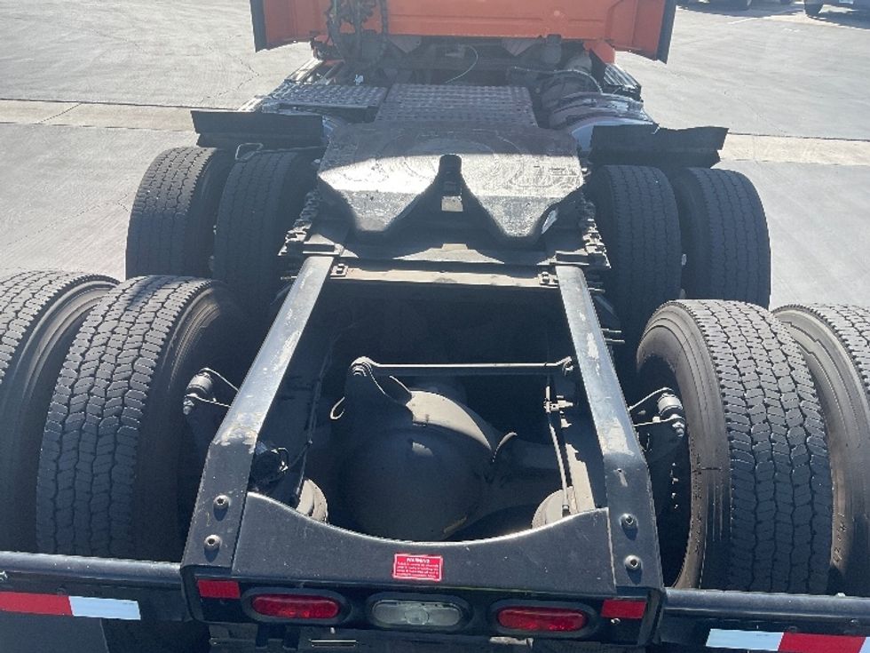 Day Cab Tractor-Heavy Duty Tractors-Volvo-2020-VNR64300-Torrance-CA-261,225\n\t\tmiles-$ 50,750 - Image 6