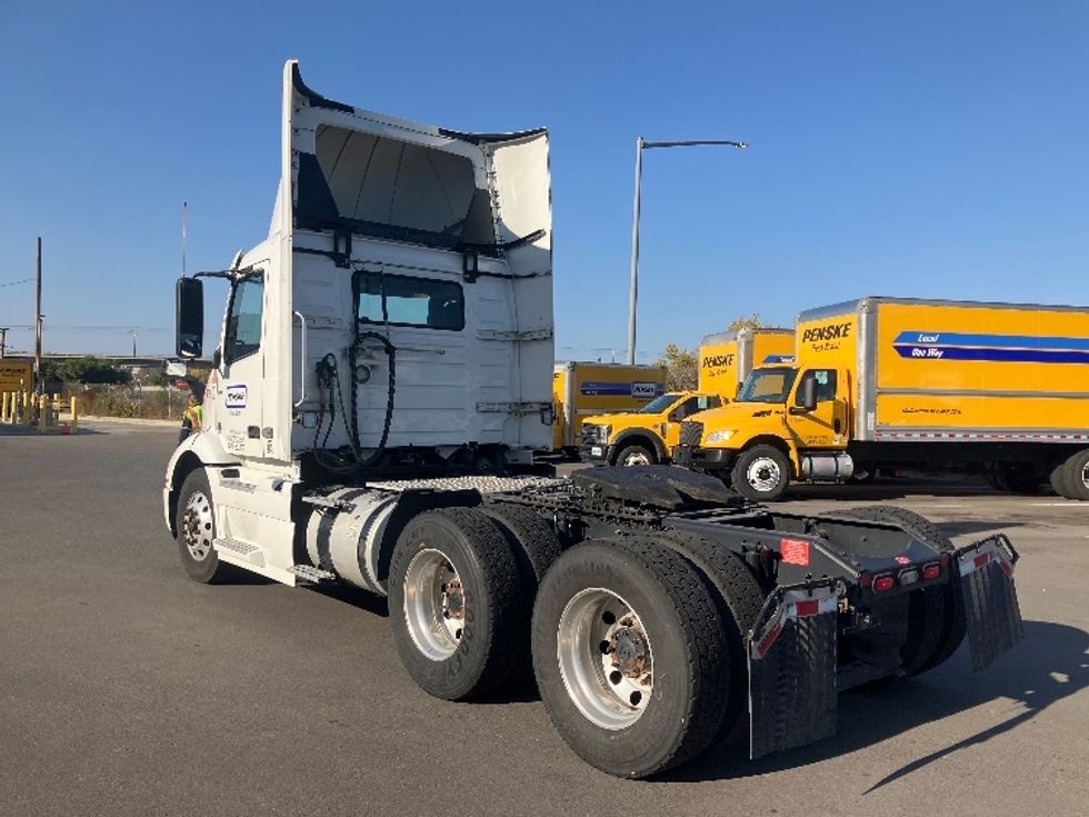 Day Cab Tractor-Heavy Duty Tractors-Volvo-2020-VNR64300-Torrance-CA-398,666\n\t\tmiles-$ 61,250 - Image 5