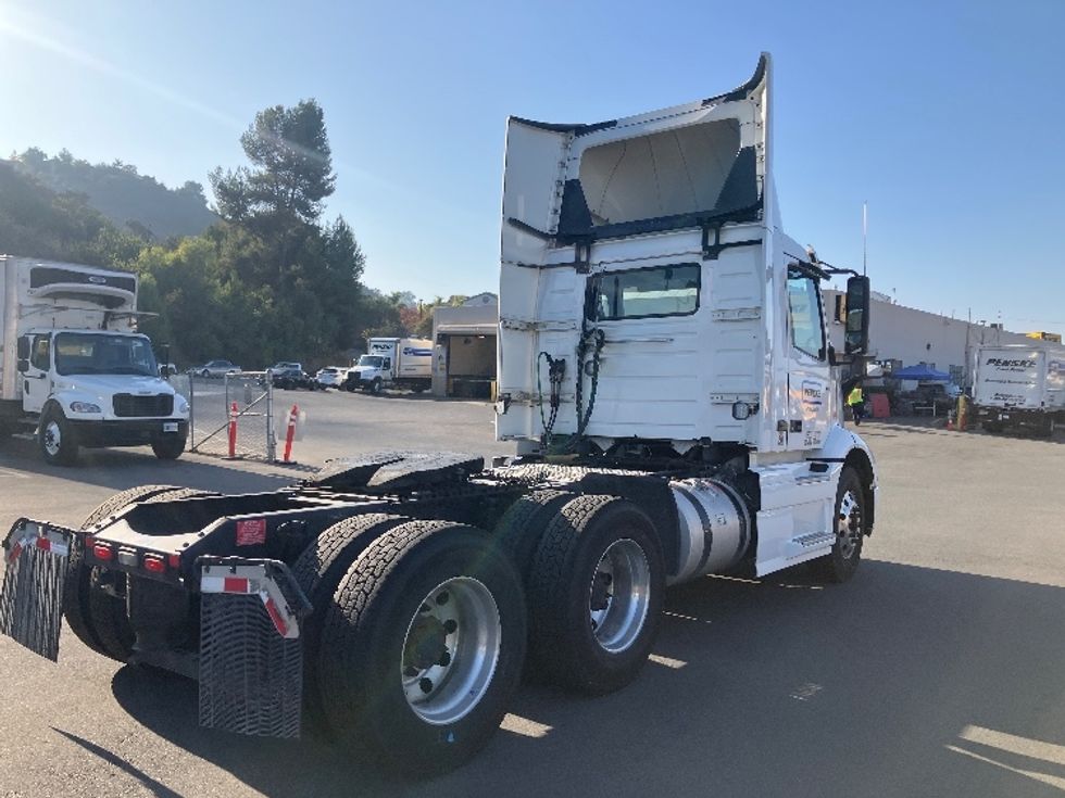 Day Cab Tractor-Heavy Duty Tractors-Volvo-2020-VNR64300-Torrance-CA-398,666\n\t\tmiles-$ 61,250 - Image 7