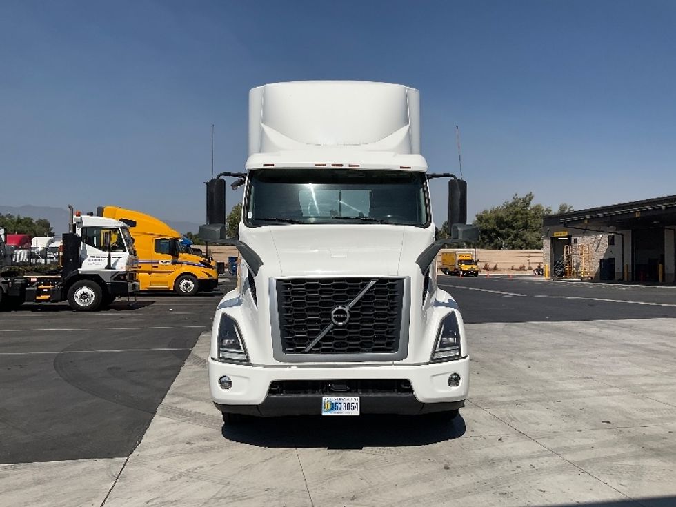 2020 Volvo Truck VNR photo 2