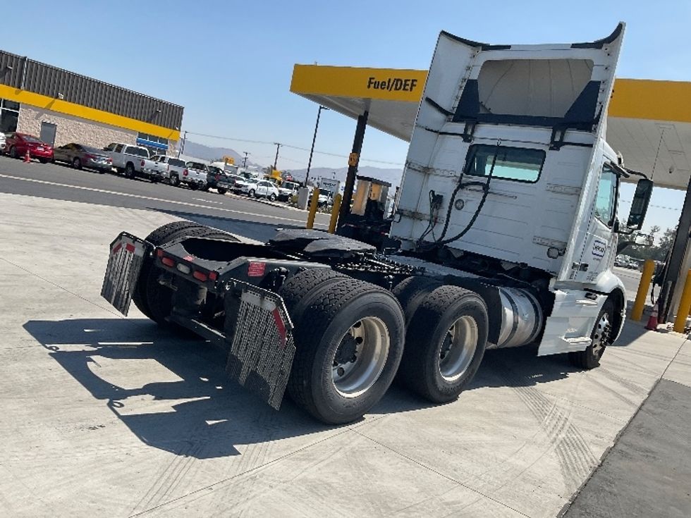 2020 Volvo Truck VNR photo 7