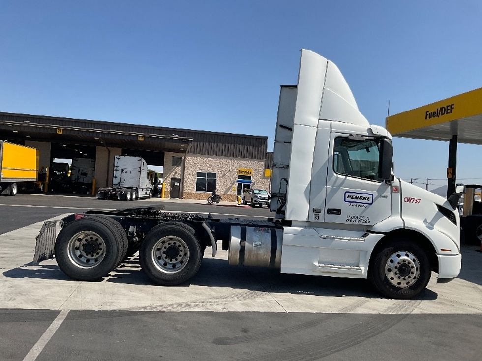 2020 Volvo Truck VNR photo 8