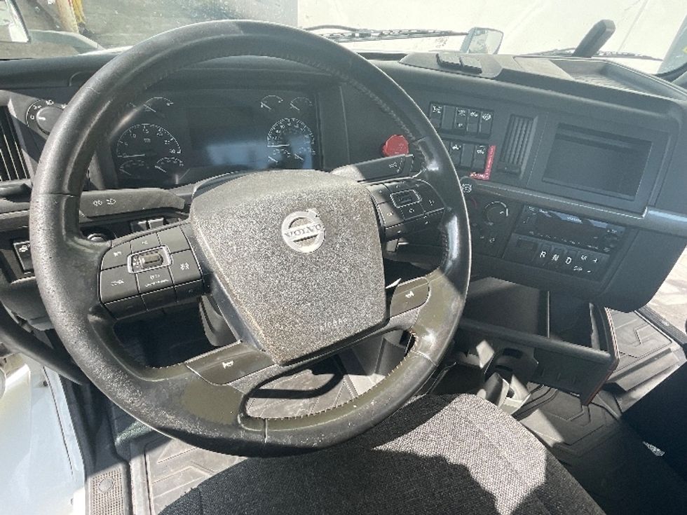 Day Cab Tractor-Heavy Duty Tractors-Volvo-2020-VNR64300-Torrance-CA-457,172\n\t\tmiles-$ 56,500 - Image 11