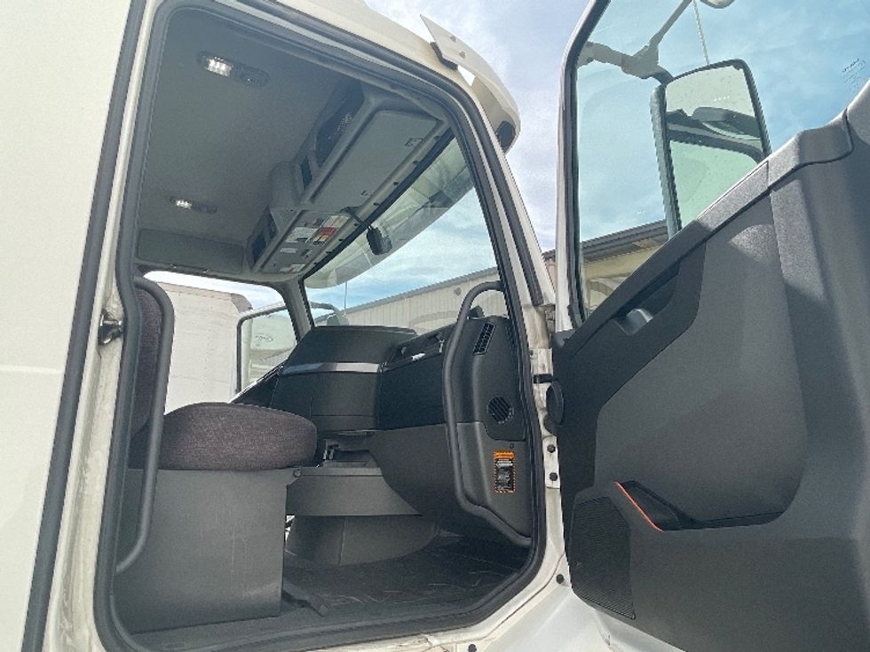 Day Cab Tractor-Heavy Duty Tractors-Volvo-2020-VNR64300-Torrance-CA-457,172\n\t\tmiles-$ 56,500 - Image 12