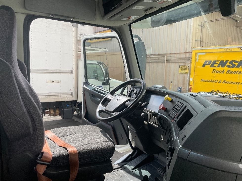 Day Cab Tractor-Heavy Duty Tractors-Volvo-2020-VNR64300-Torrance-CA-457,172\n\t\tmiles-$ 56,500 - Image 14