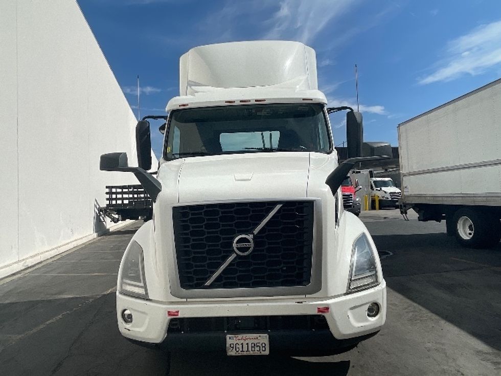 Day Cab Tractor-Heavy Duty Tractors-Volvo-2020-VNR64300-Torrance-CA-457,172\n\t\tmiles-$ 56,500 - Image 2