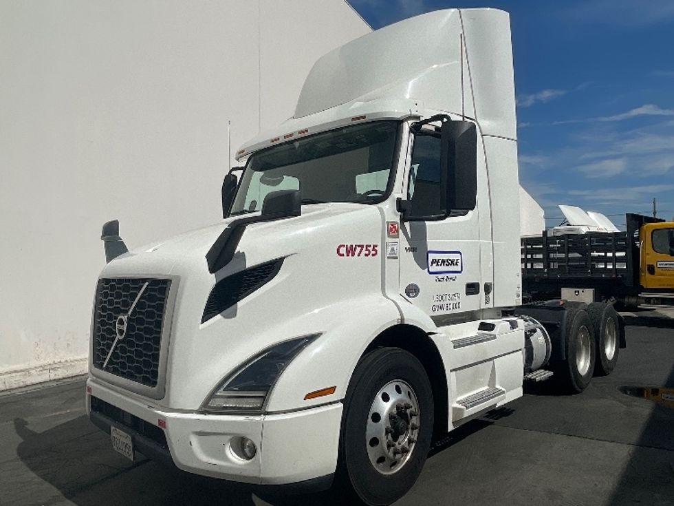 Day Cab Tractor-Heavy Duty Tractors-Volvo-2020-VNR64300-Torrance-CA-457,172\n\t\tmiles-$ 56,500 - Image 3