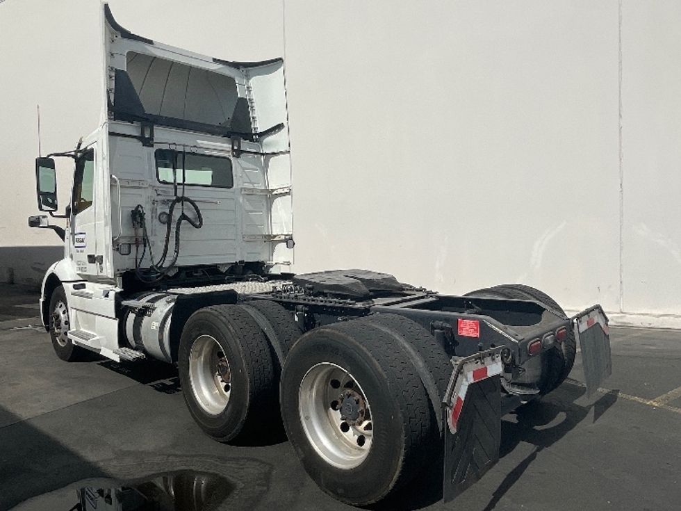 Day Cab Tractor-Heavy Duty Tractors-Volvo-2020-VNR64300-Torrance-CA-457,172\n\t\tmiles-$ 56,500 - Image 5