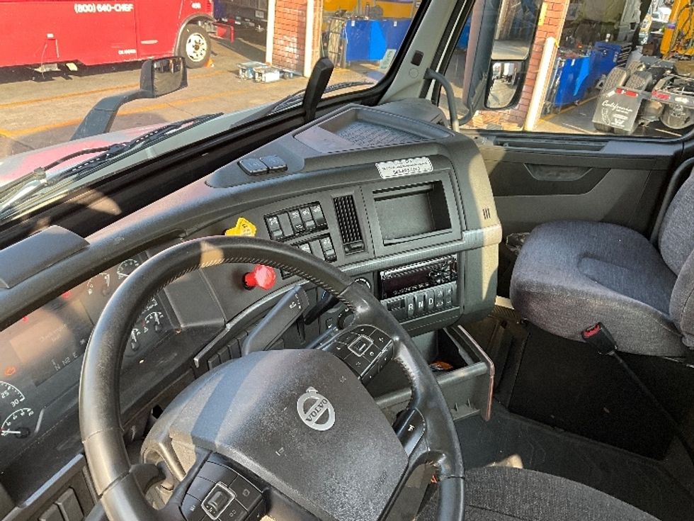 Day Cab Tractor-Heavy Duty Tractors-Volvo-2020-VNR64300-Torrance-CA-458,157\n\t\tmiles-$ 55,000 - Image 10