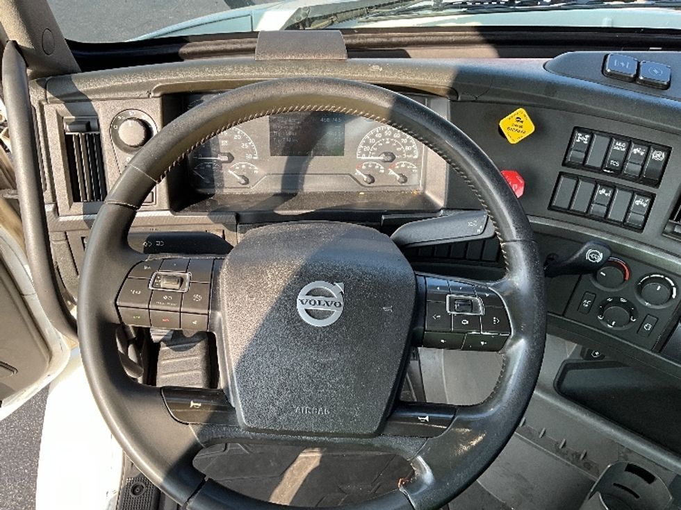 Day Cab Tractor-Heavy Duty Tractors-Volvo-2020-VNR64300-Torrance-CA-458,157\n\t\tmiles-$ 55,000 - Image 11