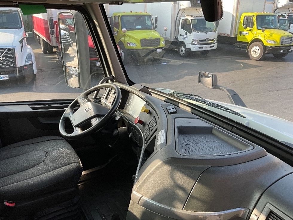 Day Cab Tractor-Heavy Duty Tractors-Volvo-2020-VNR64300-Torrance-CA-458,157\n\t\tmiles-$ 55,000 - Image 14