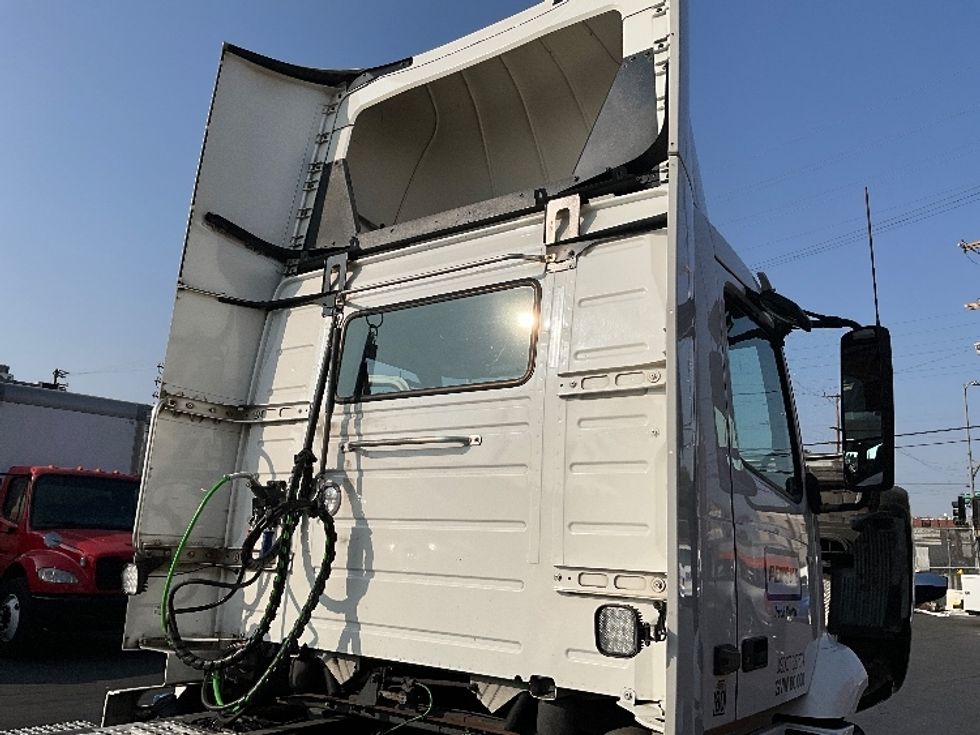 Day Cab Tractor-Heavy Duty Tractors-Volvo-2020-VNR64300-Torrance-CA-458,157\n\t\tmiles-$ 55,000 - Image 17