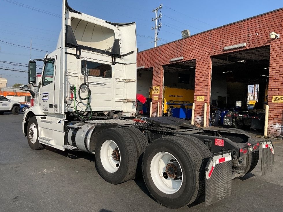 Day Cab Tractor-Heavy Duty Tractors-Volvo-2020-VNR64300-Torrance-CA-458,157\n\t\tmiles-$ 55,000 - Image 5