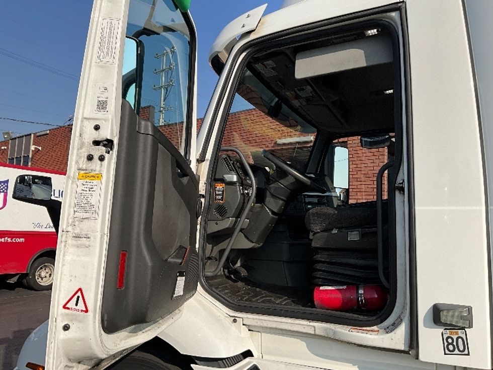 Day Cab Tractor-Heavy Duty Tractors-Volvo-2020-VNR64300-Torrance-CA-458,157\n\t\tmiles-$ 55,000 - Image 9
